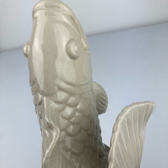 VINTAGE 8" White Koi Fish Vase Water Jumping Flowe - Picture 15 of 16